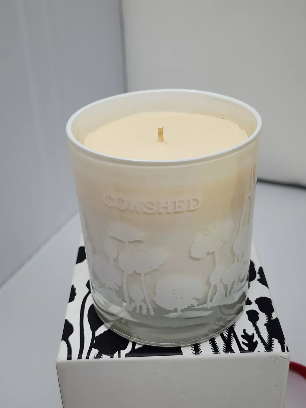 Cowshed Embossed Floral Glass Candle - Cream